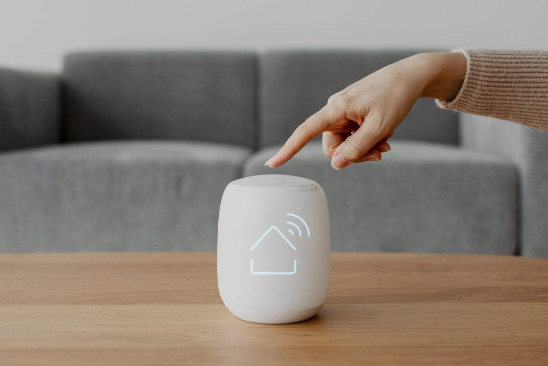 Google Home vs Alexa vs Apple HomeKit : la bataille des assistants vocaux en 2025